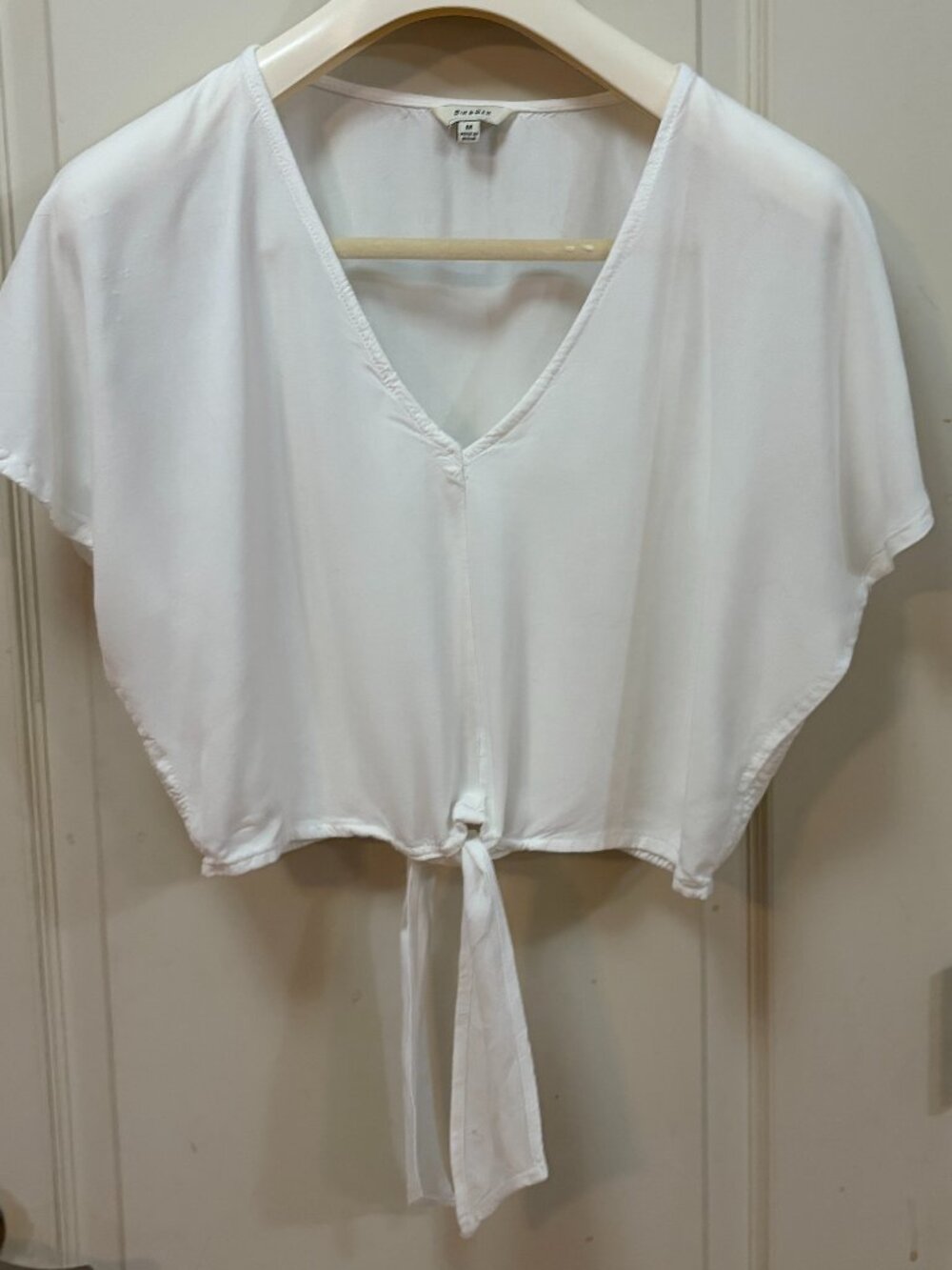 Sim & Sam Women's Size M  100% Rayon Cap Sleeve Tie Front Crop Top. White